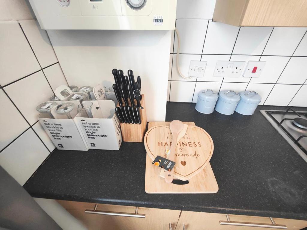 Lovely 3 Bedroom Serviced Apartment In Leytonstone London Exterior photo